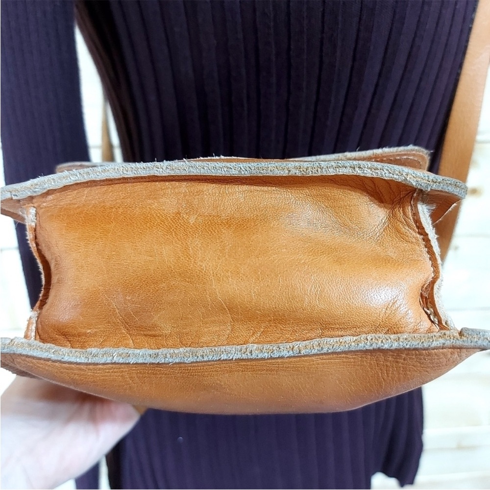 Vintage Tan Leather Crossbody Bag with Flap Closure - Picture 6 of 13